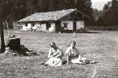 Ruhpolding-Frauen-a.d.-Schwarzachenalm-ca.-1935