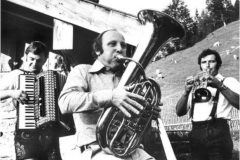 Ruhpolding-Schwarzachalm-Uwe-Seeler-blaest-am-31.-August-1975-kraeftig-in-die-Tuba