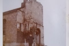 vor-der-abgebrannten-Hochfelln-Kapelle-ca.-1970